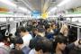 電車でイヤホンつけてるワイ「これ周りに聞こえてへんやろな…」ｲﾔﾎﾝ一旦外し