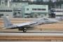 小松基地所属の空自F-15J戦闘機が機体後部フックを滑走路に張ったワイヤに引っかけて緊急着陸…異常を知らせる警報灯が作動！
