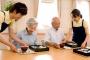 老人ホームに入居した祖母の様子を週１で見に行ってたら。職員「他の利用者から苦情が出てる。頻繁に来られては…」なんじゃそりゃ！