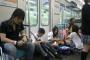 【画像】ギャルさん、電車の中で胡座を掻いてしまうｗｗｗｗｗｗｗｗｗｗｗｗｗ