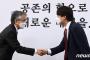 韓国野党代表、日本大使に深いお辞儀をしなかったのは「わざと」＝韓国ネット「正しい判断」「韓国国民なら当然のこと」