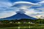 【画像】富士山の上にかかった雲がダークソウルみたいだと話題に