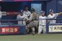 阪神・梅野、ボールがベンチに入るのを見送る好判断　三塁到達の走者が二塁に戻される