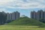 中国の観光地、丘を白く塗った富士山のレプリカで2千円近い入場料を取る！