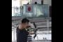 中国済南市のアーチェリー協会会長、日本の国旗に唾を吐きかけ、弓矢で射抜く動画を公開！