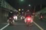 バイクで路上で群れて暴走行為してるのが氷河期世代のジジイなのなんでなん？