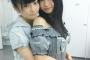 島崎遥香と横山由依、アイコンタクトしてお互いの腰に手を回して支え合う　gif　【ゆいぱる最高】