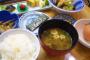 外国人「普段の食事では日本人って白米は味付けしないで食べてるの？」（海外反応）