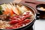関西人の家ですき焼きやったら、いきなり砂糖と醤油で肉を焼き始めた