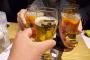 新社員俺「飲み会！なんか楽しそうだぜ！」→先輩「上司みんなに酒注ぎに行って話して来い！オーダー取れ！お前らは追加で酒飲むな！」