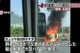 国道50号の信号のない交差点で、右折の軽自動車と対向車線を直進してきた大型バイクが衝突→ 軽自動車が炎上し車内の3人焼死、バイクの小宮治幸さん（49）も死亡 - 群馬・太田市