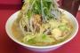 二郎ラーメンの画像でよくクソでかい脂身が乗っかっとるけど