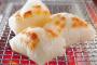 余っていたピザ用チーズと細かく切った餅をフライパンで焼くのは…！