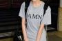 【結婚宣言】ＮＭＢ須藤凜々花　Ｔシャツのプリントは「ＤＡＭＮ（ちきしょう！）」那覇から帰京へ　