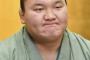 【悲報】白鵬さん、警察の前に無事陥落