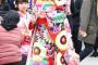 【悲報】向井地美音さんが成人式でとんでもない圧底草履を履いてるんだがwwwwwwwww 	
