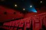 映画館「1800円！ジジイの咳！！さらにトイレ行けない！」 	