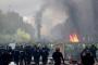 フランスのデモ運動が18週目に、凱旋門で過激派と警官隊が激しく衝突、店を破壊！