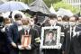【これがバ韓国の防疫www】セクハラ市長の息子、海外から帰国してそのまま喪主を務める!!