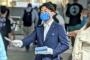 【悲報】小泉進次郎「ワイがビラ配りしたら大人気やろなぁ…ﾆﾁｬ」→紙の無駄と批判される