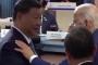 【動画】バイデン大統領、会議中に突然１人席を立ち、習近平に握手を求めてしまう