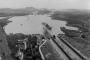 日本降伏後、パナマ運河を通過する米海軍空母「エンタープライズ」と戦艦「ワシントン」の姿！